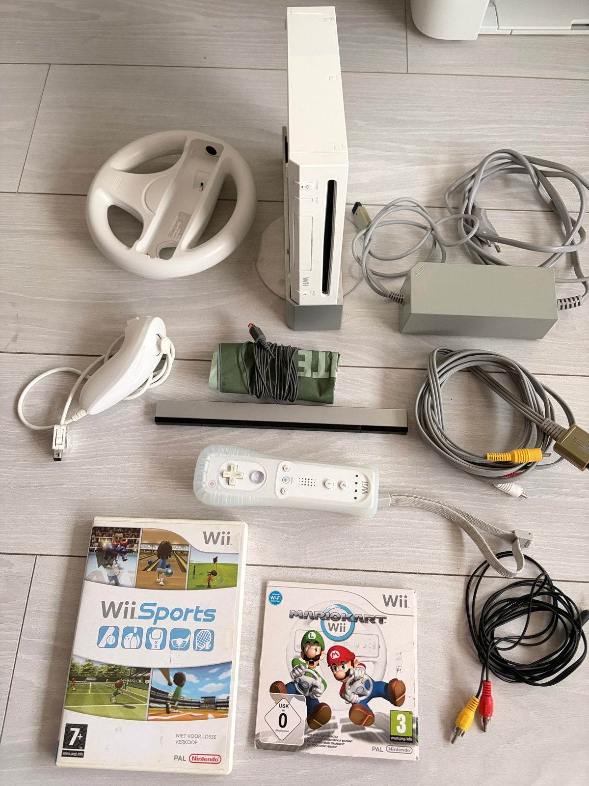 Wii Console Bundel met Mario Kart, Wii Sports en accessoires, Ophalen, Gebruikt, Met 1 controller, Met games