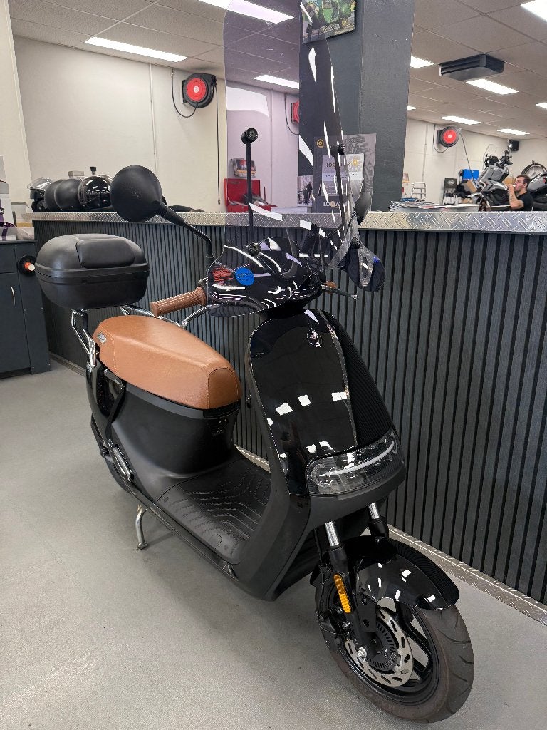 Segway E125S Brom 2024 Koffer Scherm Slot Beenkleed 1000KM, Fietsen en Brommers, Scooters | Overige merken, Ophalen, Maximaal 45 km/u