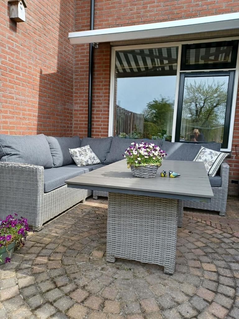 Grijze Loungebank met Tafel en Kussens, Ophalen, Gebruikt, Wicker