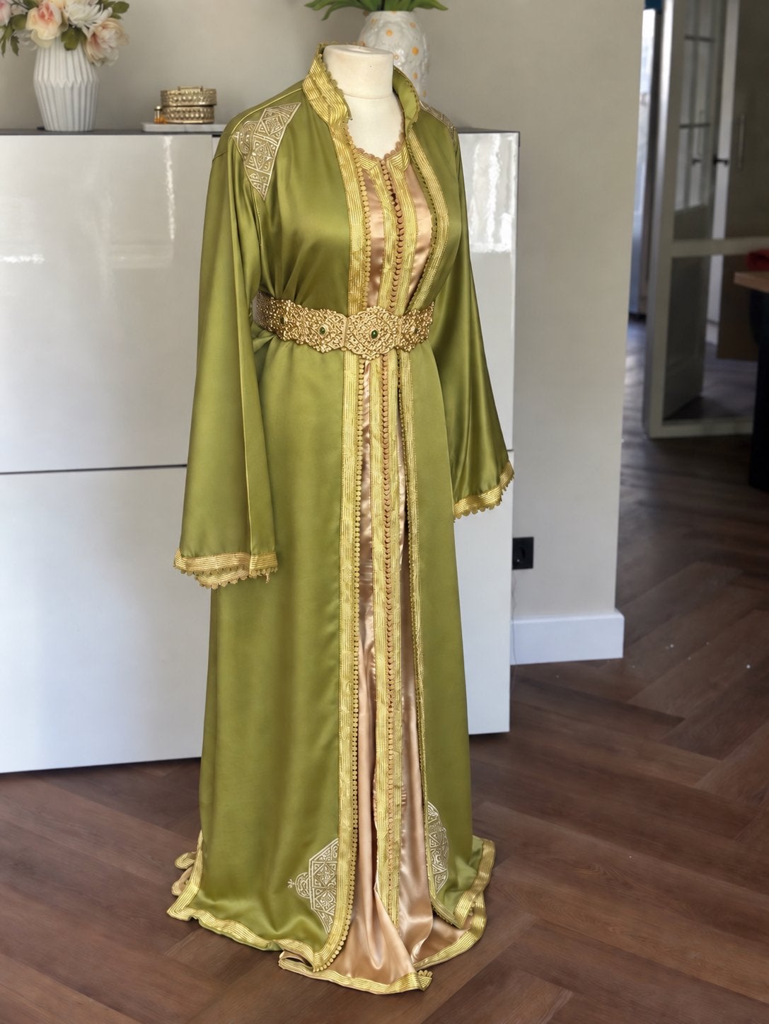 Prachtige Vintage Marokkaanse Takchita - Olijfgroen & Beige, Kleding | Dames, Ophalen of Verzenden, Zo goed als nieuw, Groen