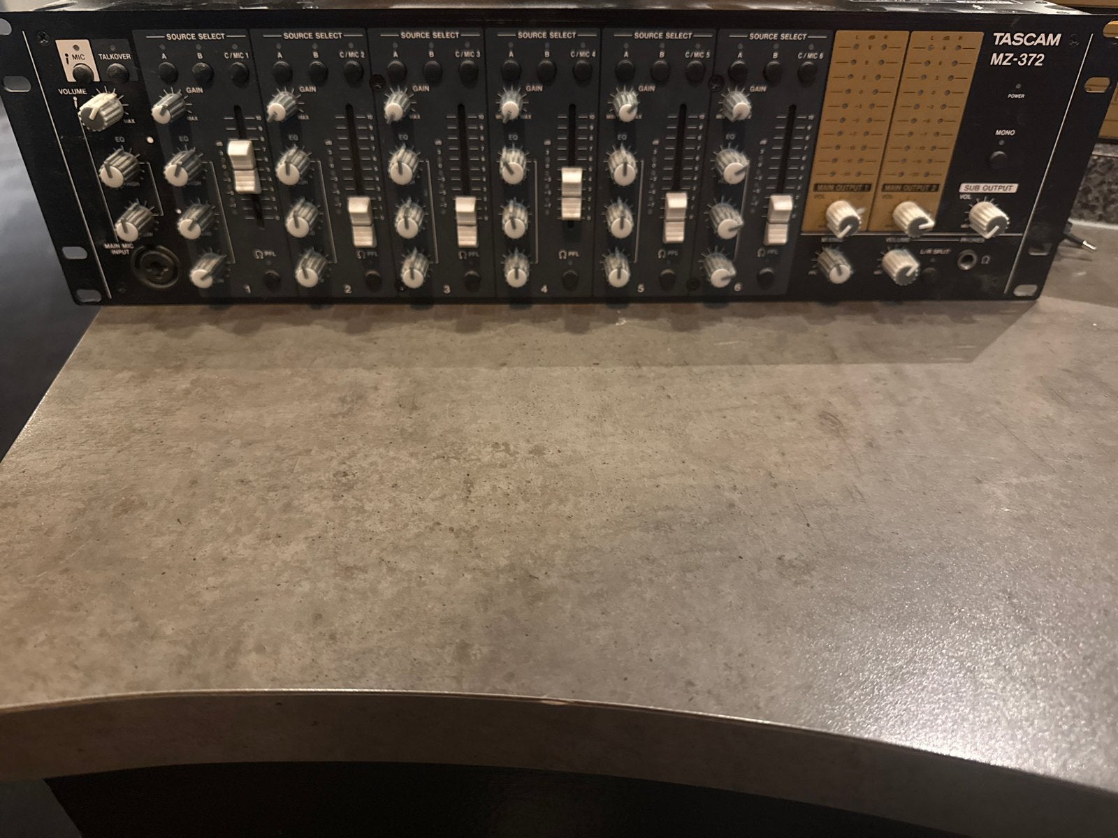 Tascam MZ-372 2-kanaals versterker/mixer, Muziek en Instrumenten, Mengpanelen, Ophalen of Verzenden, Gebruikt, Minder dan 5 kanalen