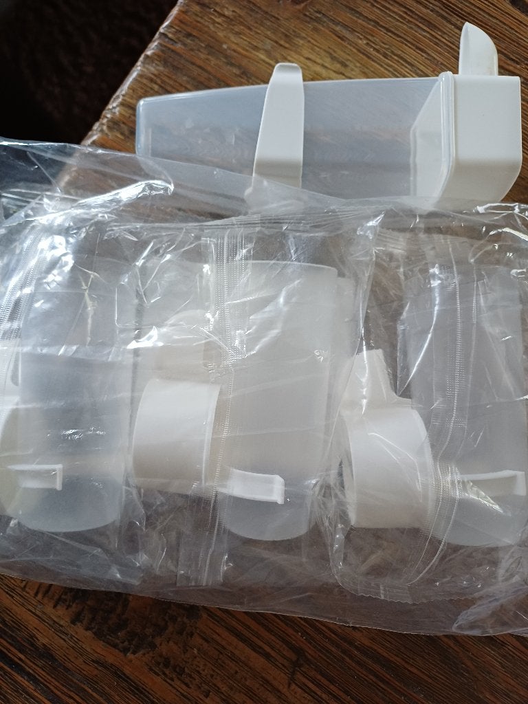 Hangende vogel eten en drink bakjes 4 stuks, Tuin en Terras, Ophalen, Nieuw