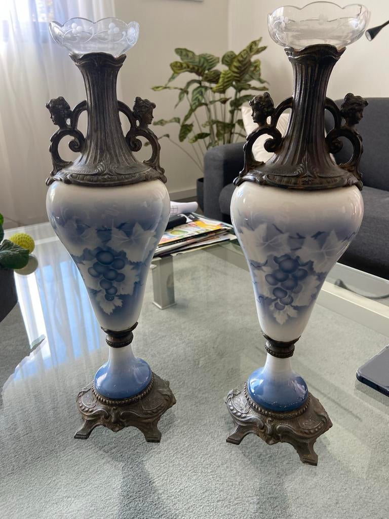 Twee antieke vazen met druivenmotief, Antiek en Kunst, Ophalen of Verzenden