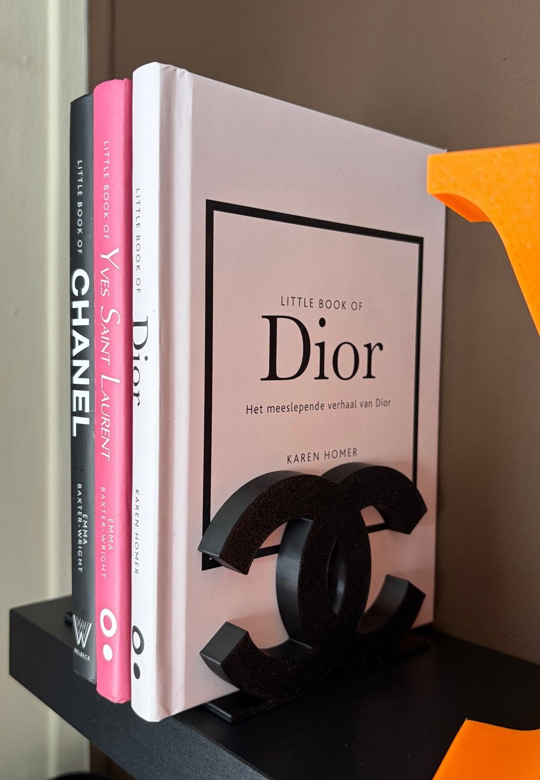 Luxe Boekenstandaard met Chanel Logo - Zwart, Zwart, Kunststof, Ophalen of Verzenden, Zo goed als nieuw