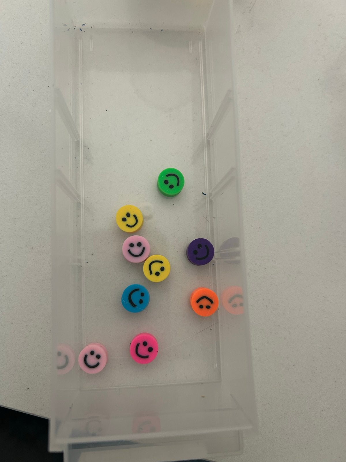 Kleurrijke Polymeer Kralen met Smiley Gezichtjes, Ophalen of Verzenden, Nieuw, Kraal