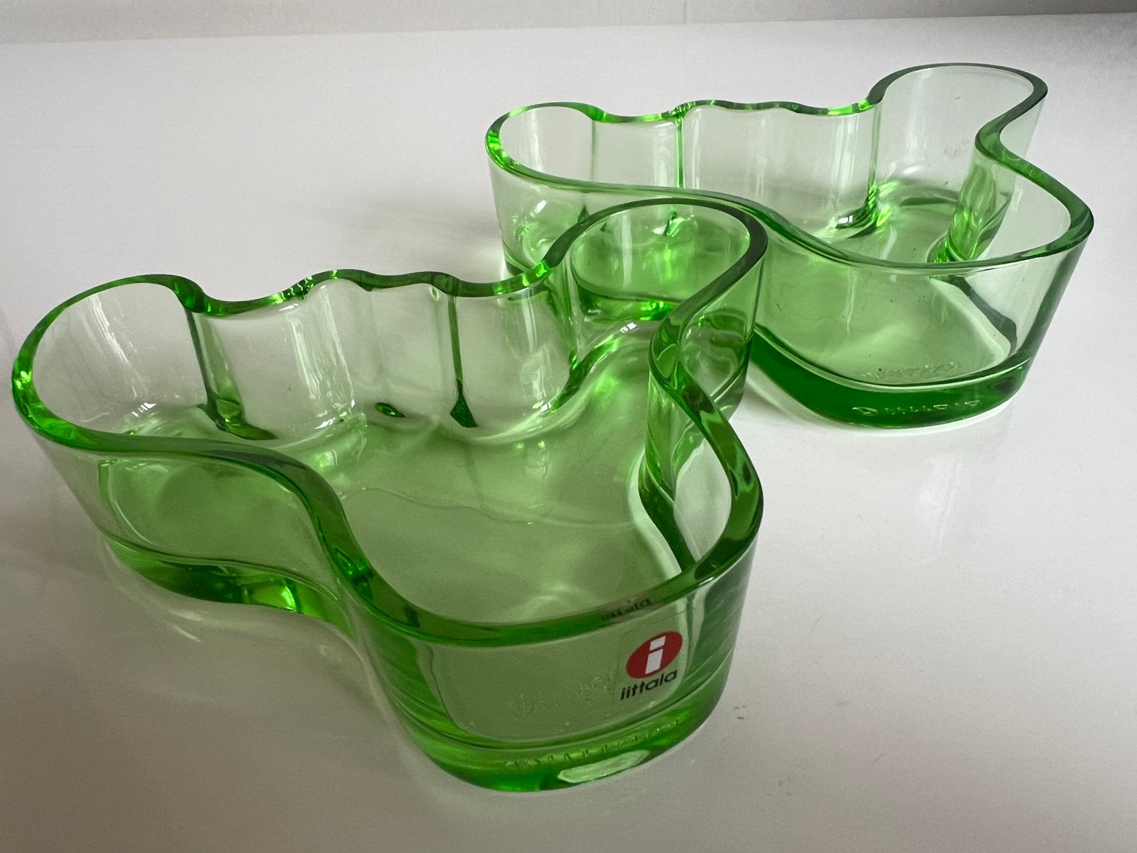 2 Iittala Fins Design Savoy Schaal Appelgroen Aalto 13,5x11, Schaal, Ophalen of Verzenden, Overige vormen, Glas