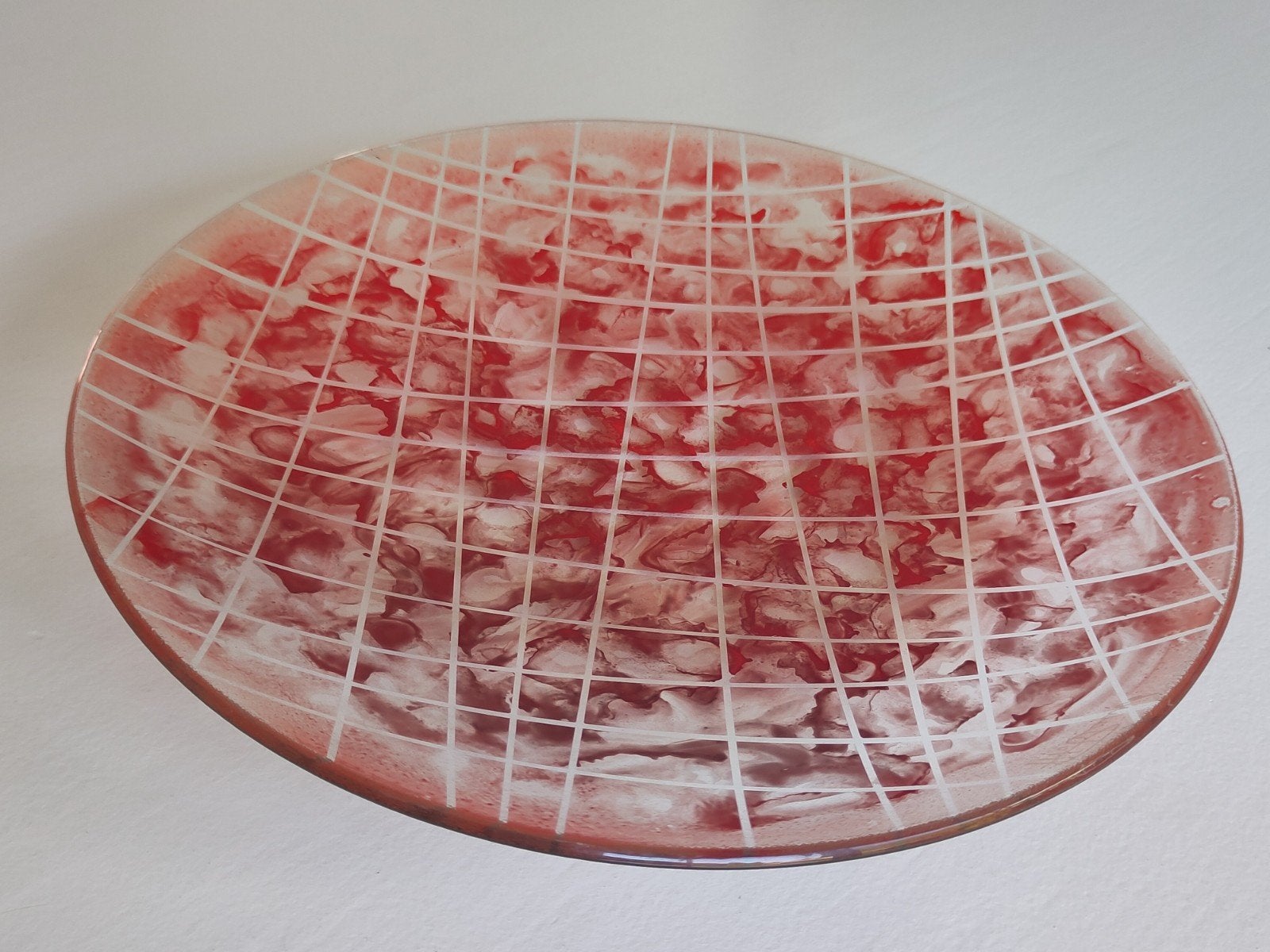 Decoratieve schaal van glas, gesigneerd, Antiek en Kunst, Glas, Gesigneerd, 30 cm, Ophalen of Verzenden