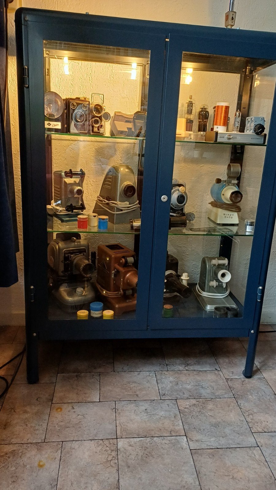 te koop: vitrinekast met inhoud, Huis en Inrichting, Ophalen, 25 tot 50 cm, 50 tot 100 cm, 150 tot 200 cm