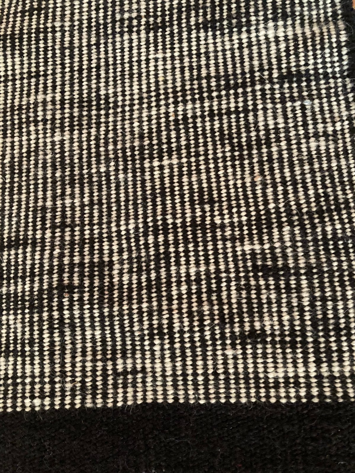 Ethnicraft wollen vloerkleed 170/240 black dots