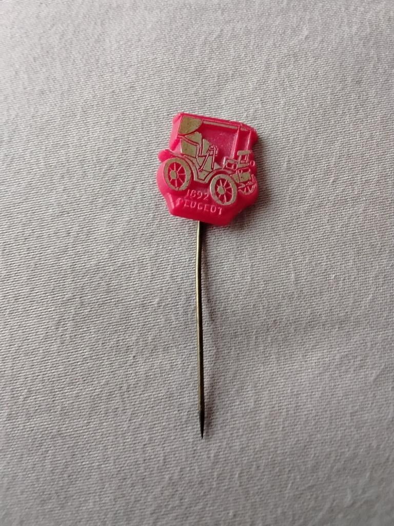 Vintage speldje, Peugeot model 1892, Ophalen of Verzenden, Zo goed als nieuw