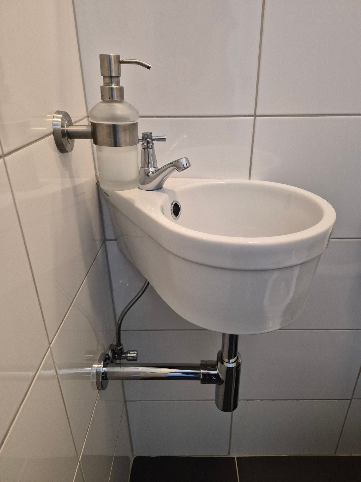 wc fontein hoekmodel met kraan, Ophalen, Gebruikt, Chroom, Wastafel