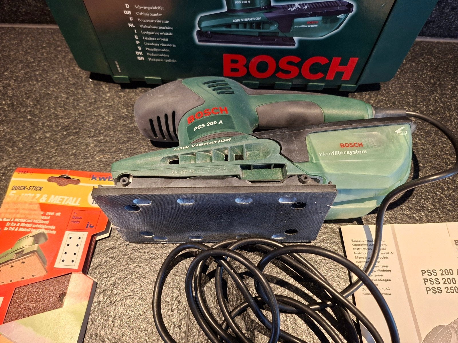 Bosch PSS 200 A Vlakschuurmachine met Koffer en Schuurpapier, Ophalen of Verzenden