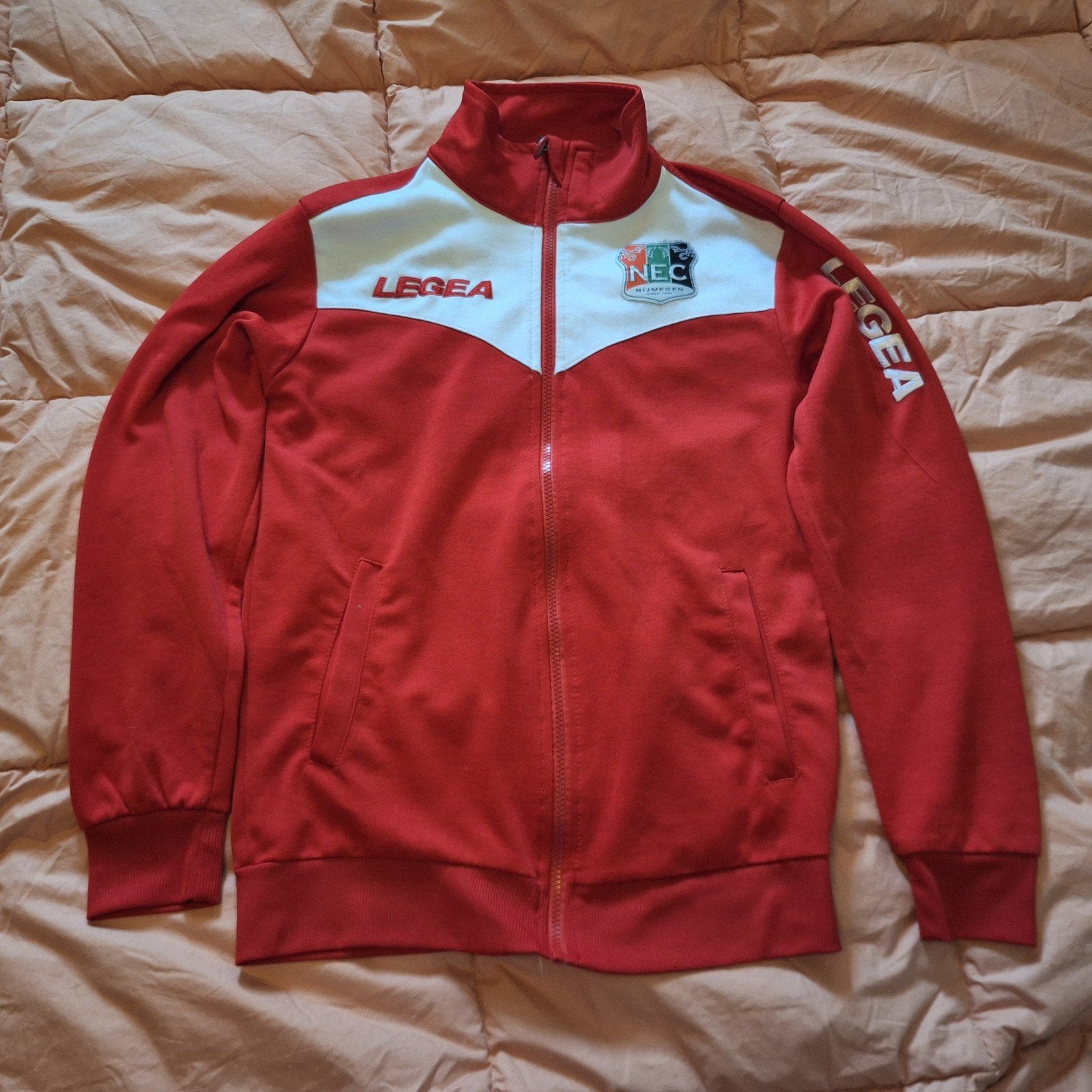 NEC Vest - Rood sportvest met logo maat S, Overige maten, Ophalen of Verzenden, Gedragen, Legea