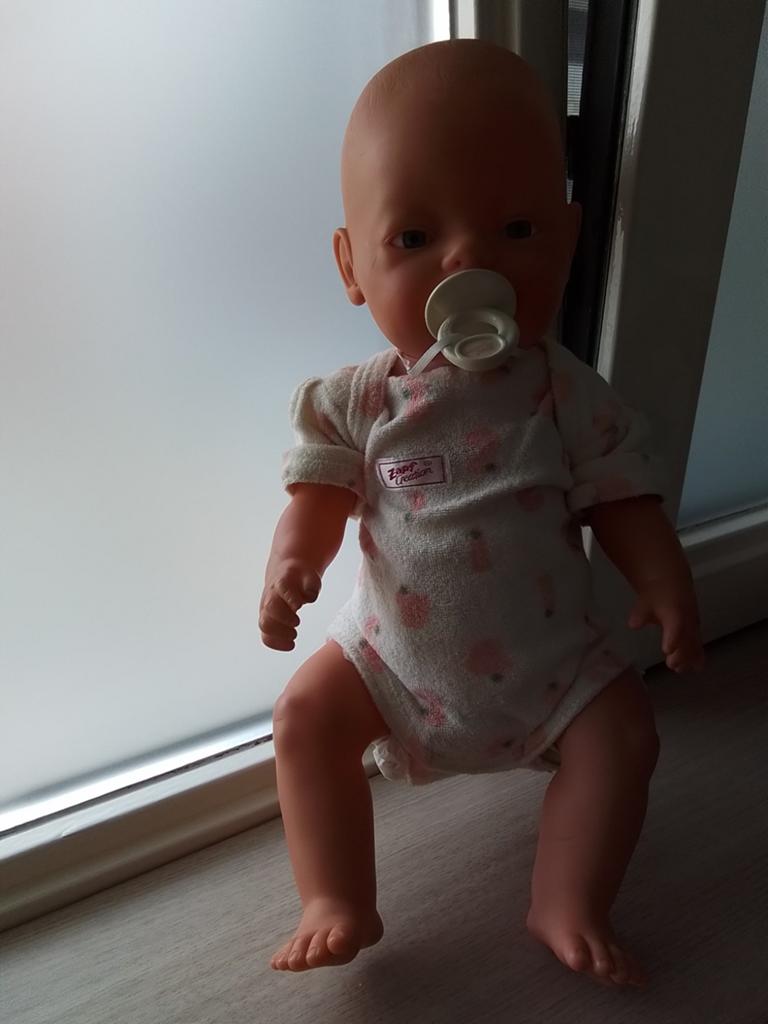 Baby Born pop met kleertjes en speen, Kinderen en Baby's, Ophalen of Verzenden, Gebruikt, Babypop