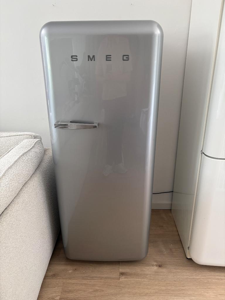 SMEG koelkast zilver, Witgoed en Apparatuur, Koelkasten en IJskasten, Gebruikt, Met vriesvak, 200 liter of meer, 140 tot 160 cm