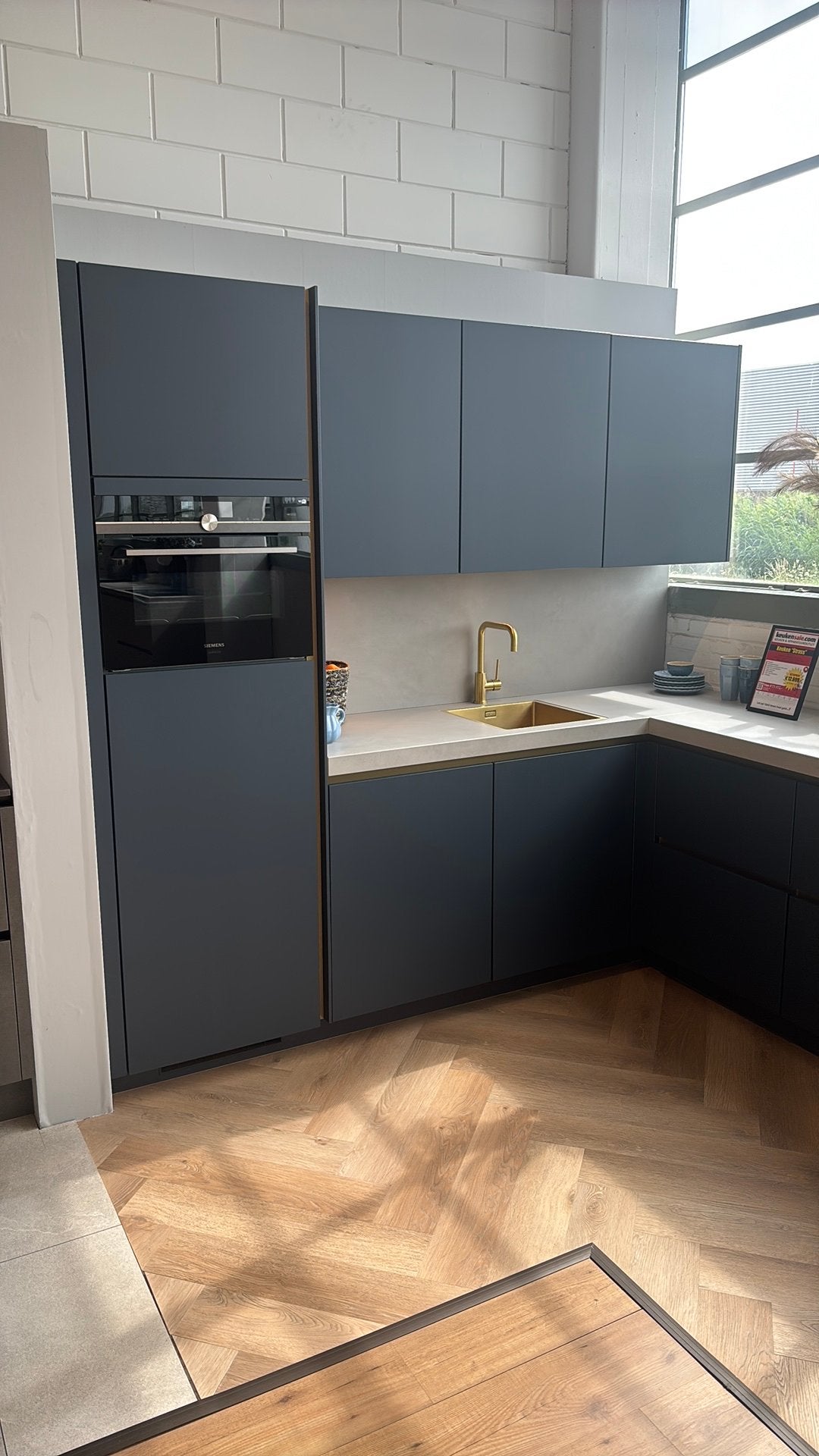 Keuken Fjordblauw met keramiek blad, Ophalen, Zo goed als nieuw, Graniet of Steen