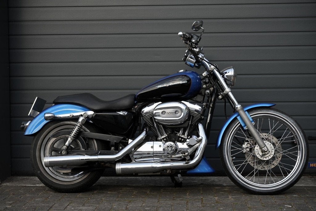Harley Davidson XL 1200C Sportster Custom 5HD Kesstech, Motoren, Laan van Vredenoord 33
2289 DA  Rijswijk, NL, H-DCUSTOMERSERVICE@Harley-Davidson.com