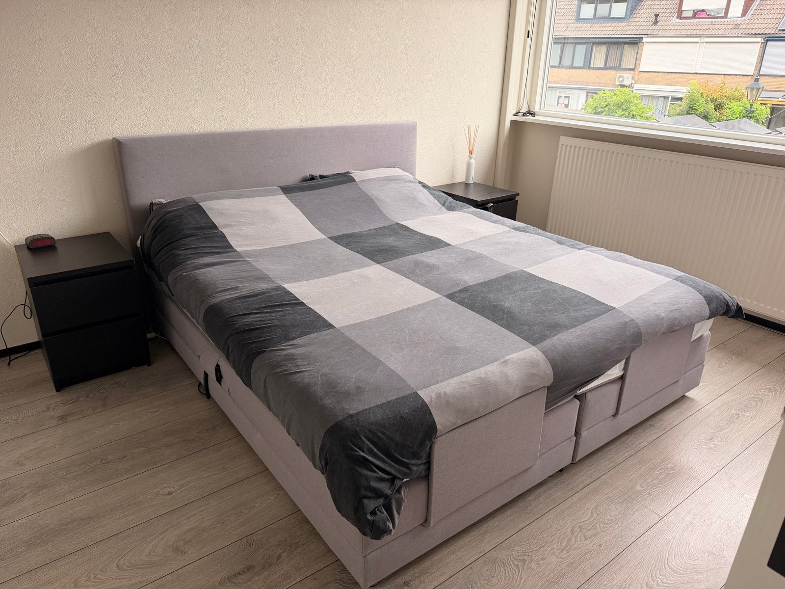 Elektrisch verstelbaar tweepersoonsbed 180x200 cm, Huis en Inrichting, Slaapkamer | Bedden, Ophalen, Tweepersoons, 180 cm, 200 cm