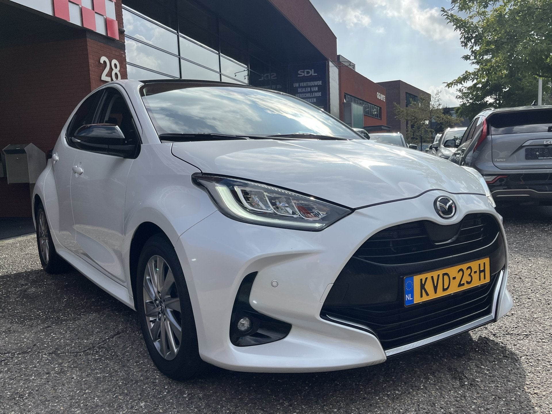 Mazda 2 Hybrid 1.5 Homura Plus // PANORAMADAK! // ADAPTIVE C, Auto's, Dealer onderhouden, 450 kg, Gebruikt, Zwart