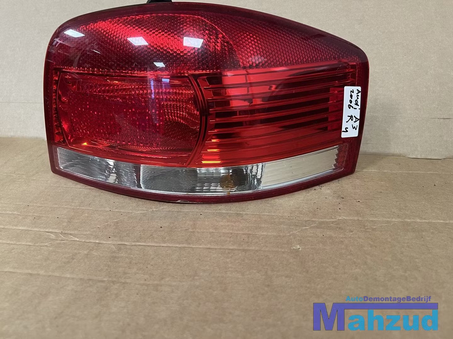 AUDI A3 8P HATCHBACK Rechts achterlicht 2003-2013 backlight, Gebruikt, AUDI AG, Auto-Union-Strasse 1
85045  Ingolstadt, DE, Kundenbetreuung@audi.de