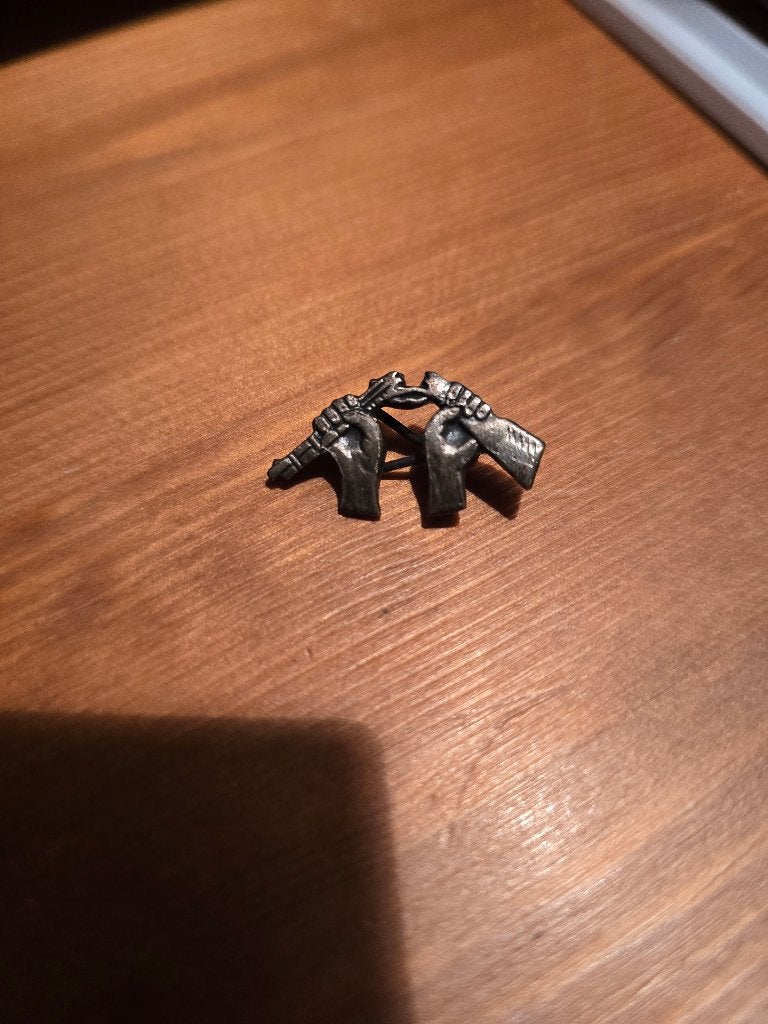 speldje gebroken wapen, Verzenden, Zo goed als nieuw, Overige onderwerpen, Speldje of Pin