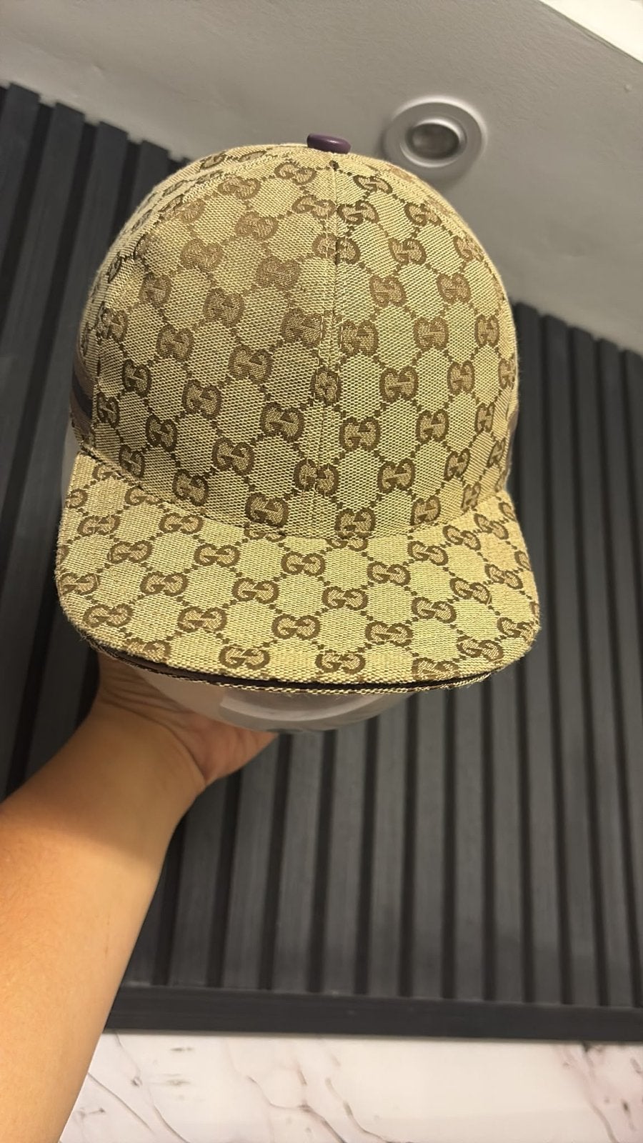 Gucci Pet met GG-monogram - Zo goed als nieuw, Kleding | Dames, Ophalen of Verzenden, Zo goed als nieuw, One size fits all, Pet