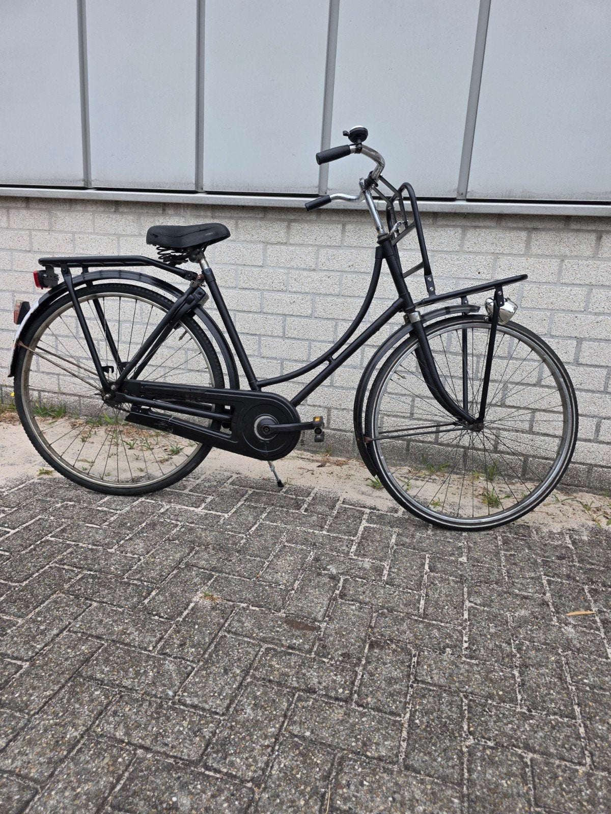 28 Inch Zwarte transportfiets met voordrager en bagagedrager, Fietsen en Brommers, Fietsen | Dames | Damesfietsen, Overige merken