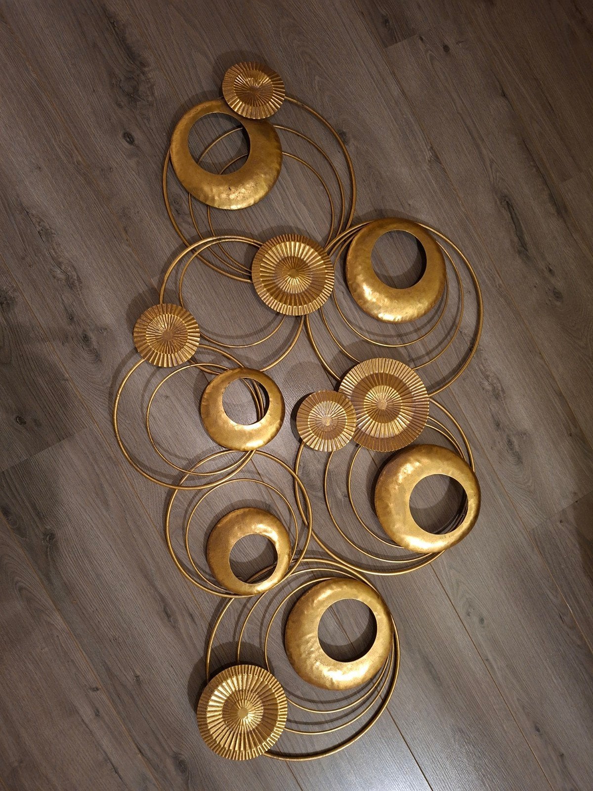 Gouden Wanddecoratie - Modern Metaal Kunstwerk, Metaal, Wandsculptuur, Ophalen of Verzenden, Modern