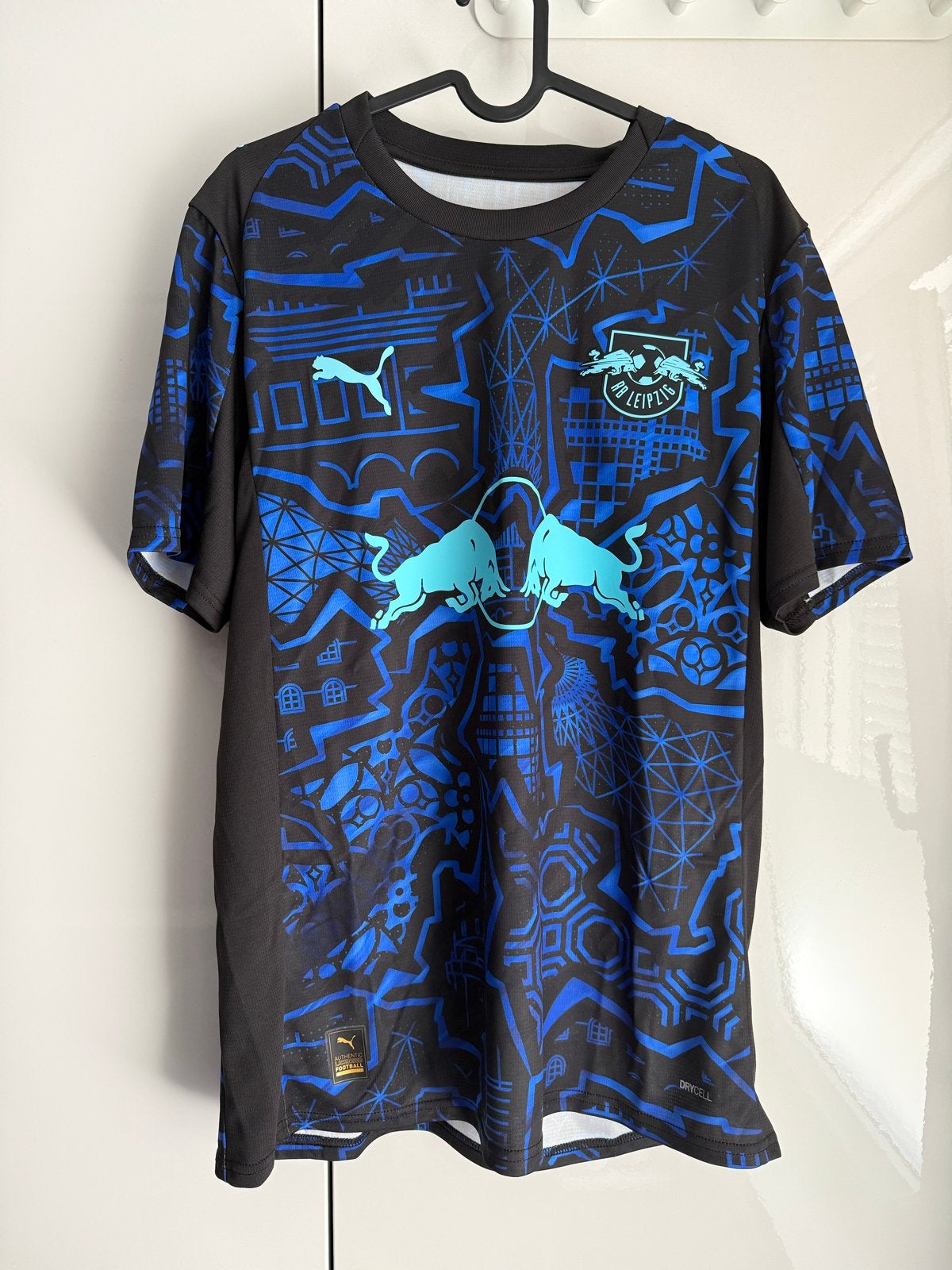Limited Edition RB Leipzig Glow in the Dark Shirt Maat M, Maat 48/50 (M), Zwart, Nieuw, Ophalen of Verzenden