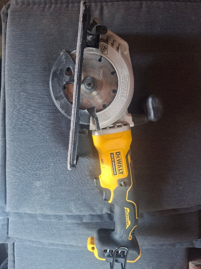 DeWALT DCS571NT-XJ accu cirkelzaag machine, Doe-het-zelf en Verbouw, Ophalen, Zo goed als nieuw, Overige typen