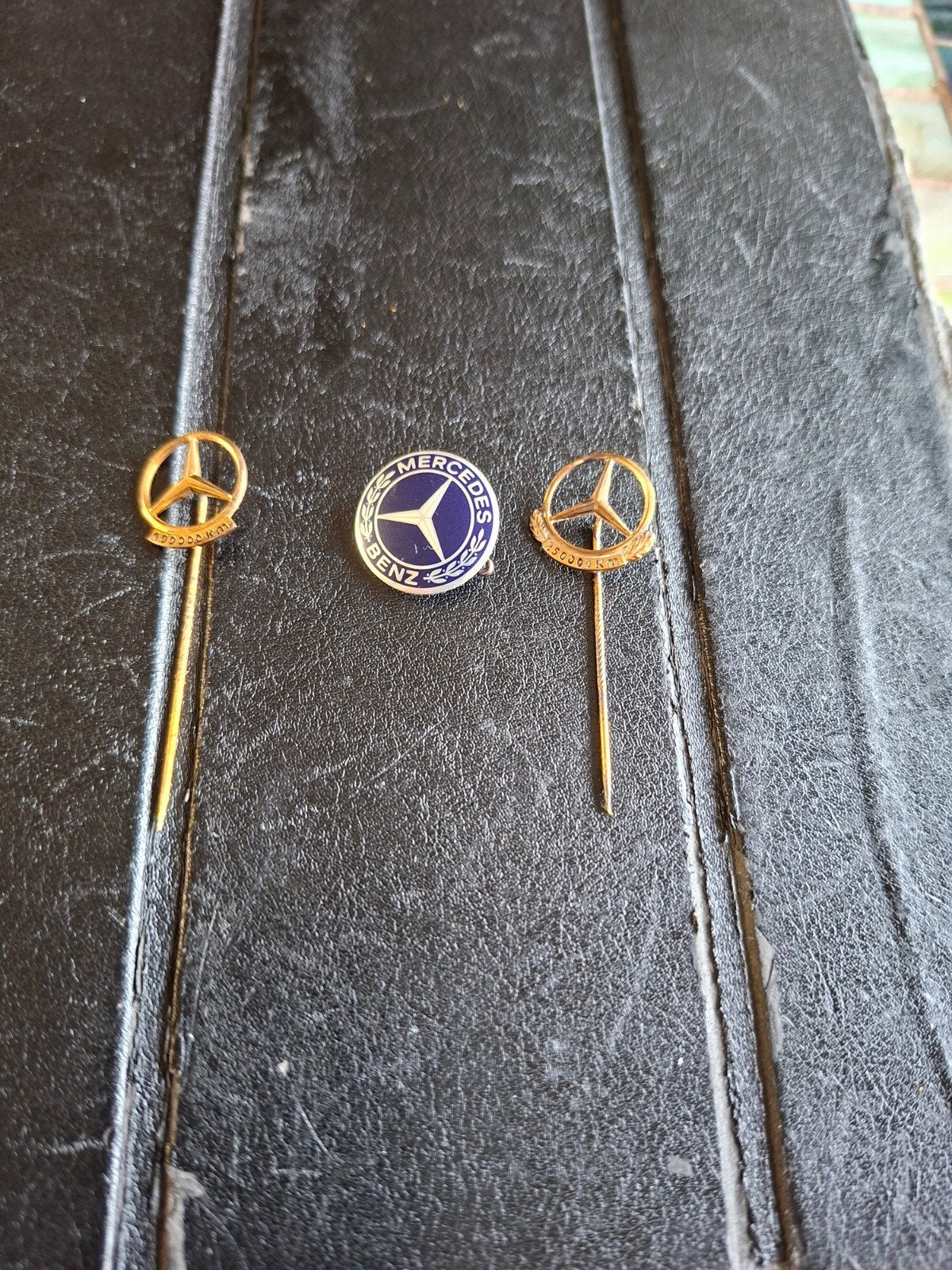 2 Gouden Mercedes-Benz Speldjes - 100.000 & 250.000 km, Ophalen of Verzenden, Zo goed als nieuw, Auto's