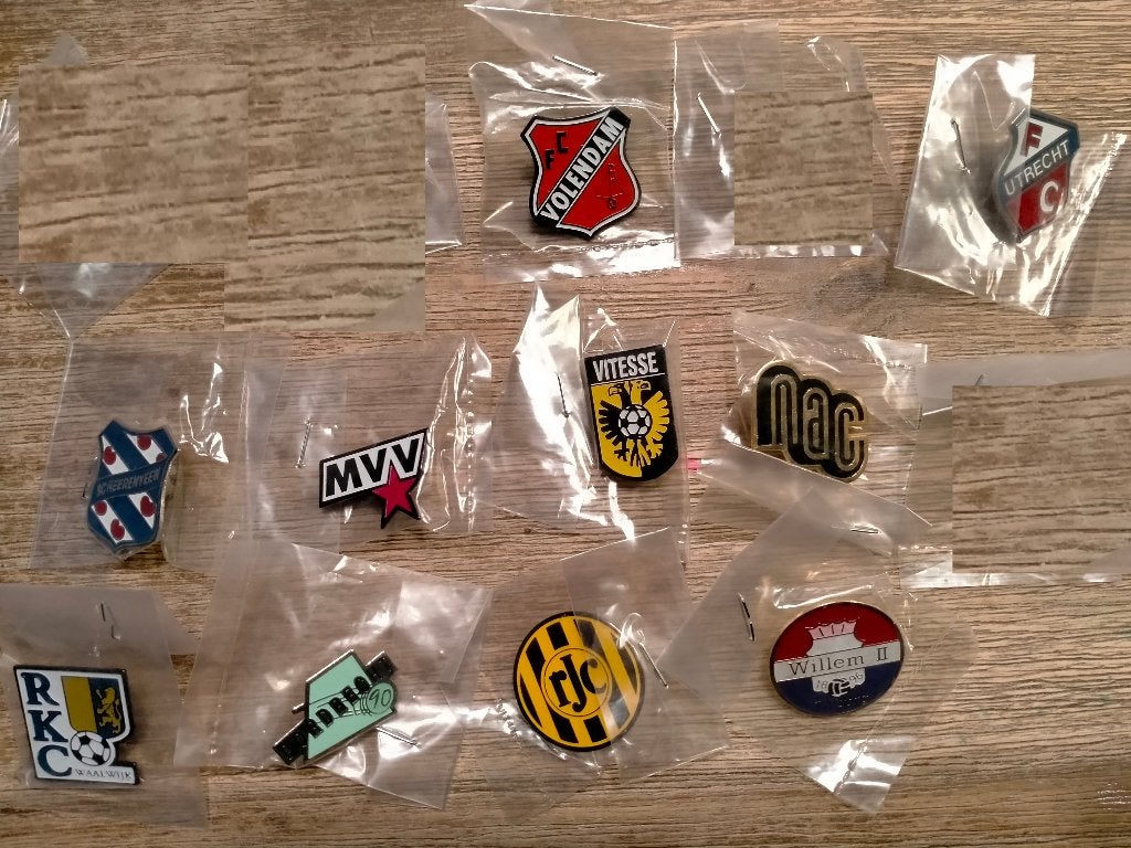 Roda JC Vitesse RKC MVV NAC FC Utrecht Willem 2 voetbal pins, Verzenden, Zo goed als nieuw, Sport