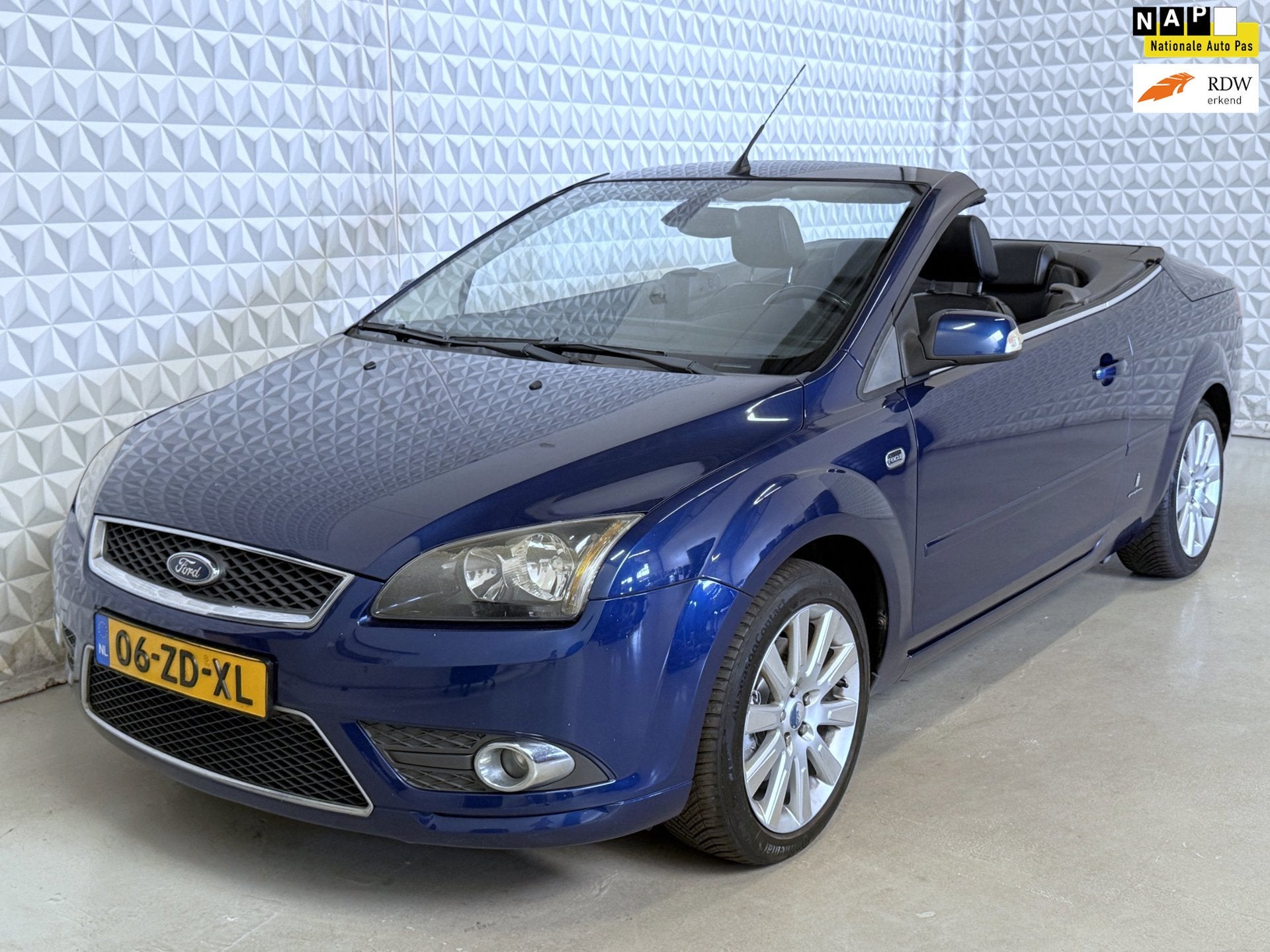 Ford Focus Coupé-Cabriolet 2.0-16V 2e EIGENAAR! 145.000km (, Gebruikt, Zwart, Cabriolet, Handgeschakeld