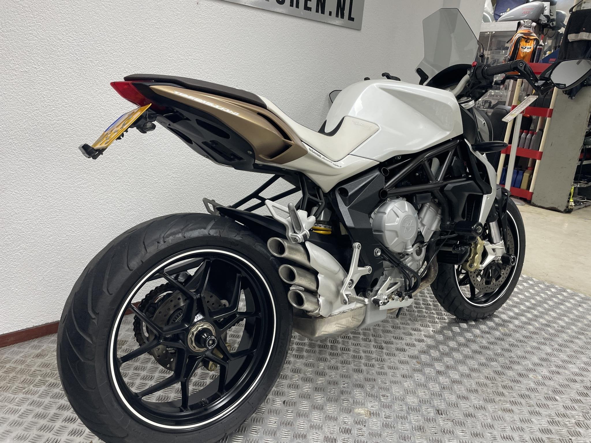 MV Agusta BRUTALE 675 LTD TC TREPISTONI BOVAGGARANTIE NIEUWS, 675 cc, Meer dan 35 kW, Overig, Info@motomondo.com