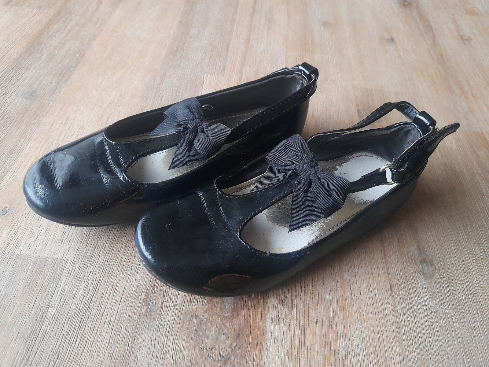 Zwarte schoenen lak met strikjes maat 29, Meisje, Schoenen, Ophalen of Verzenden, Zo goed als nieuw