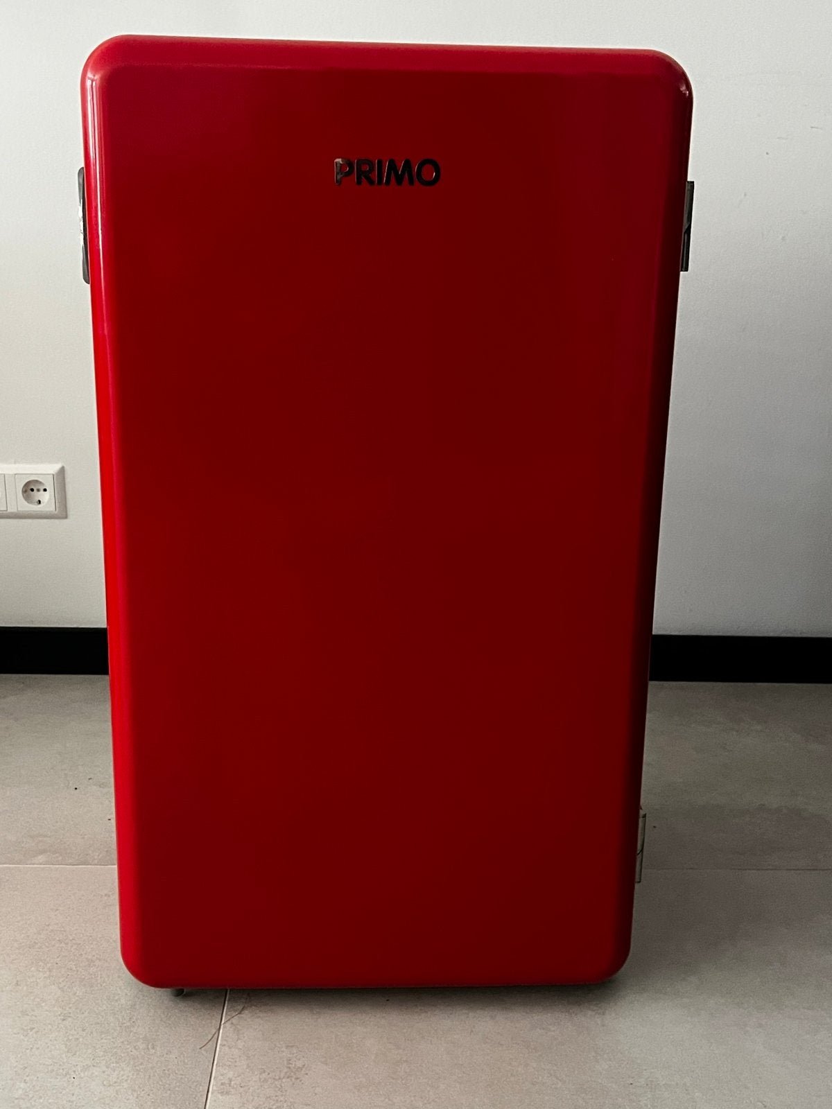 Primo PR109RKR Koelkast Rood - Compact en Stijlvol, 75 tot 100 liter, Zo goed als nieuw, 45 tot 60 cm, Met vriesvak