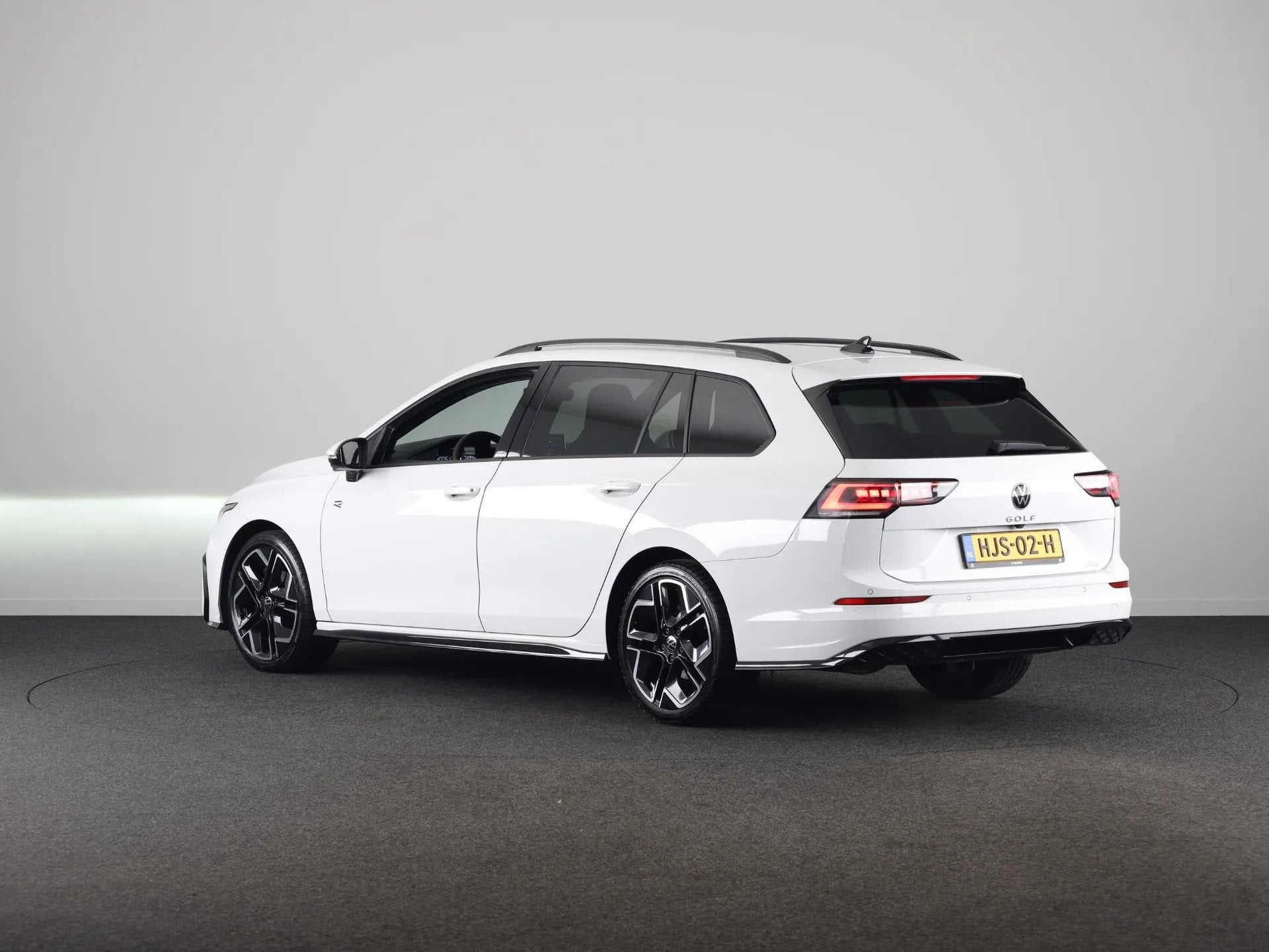 Volkswagen Golf variant R-Line-Edition 1.5 eTSI (bj 2025), 4 cilinders, 700 kg, 116 pk, Wit