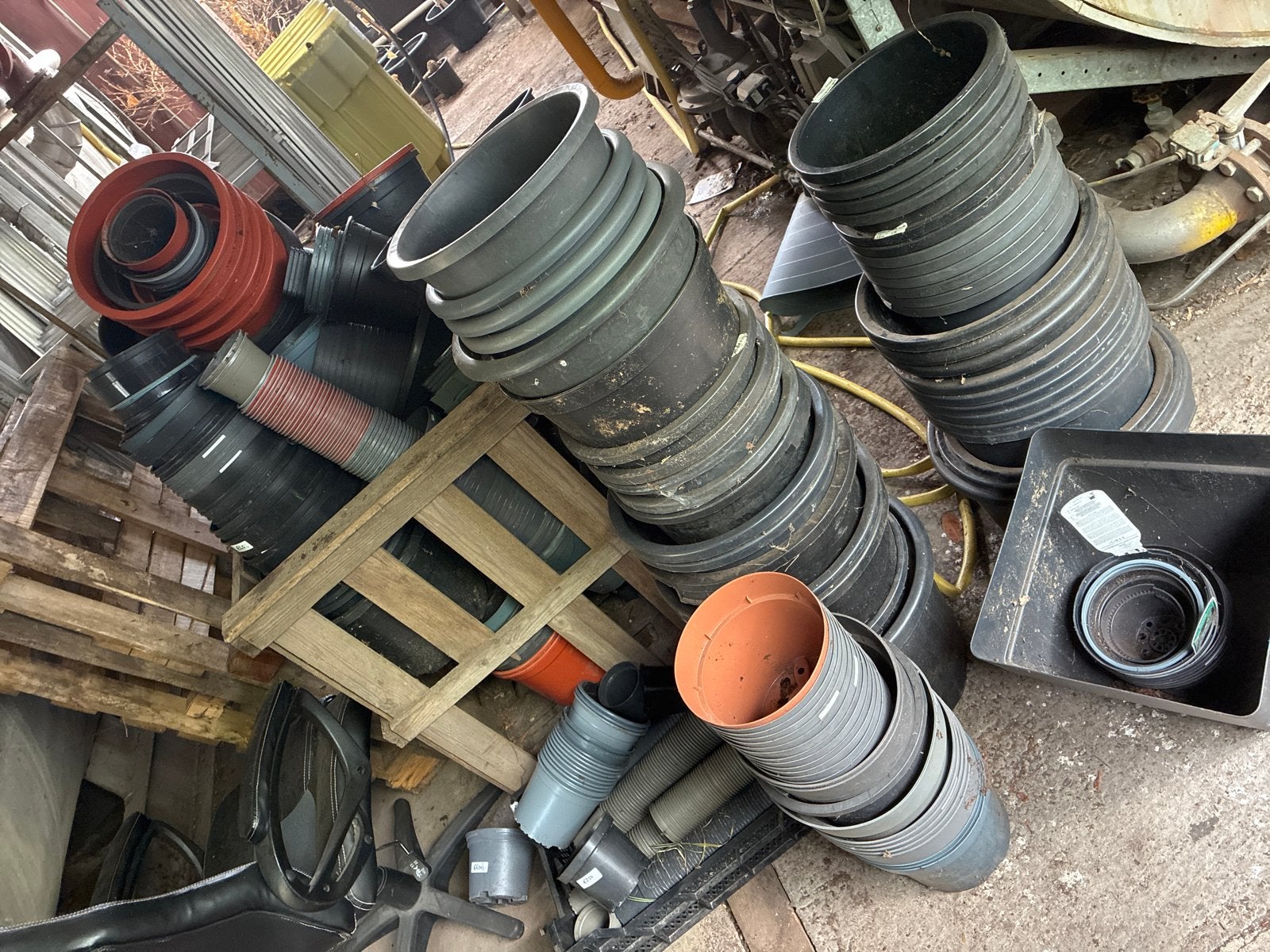 Gratis af te halen: Gebruikte plastic potten, diverse maten, Ophalen, Kunststof, Gebruikt, Rond
