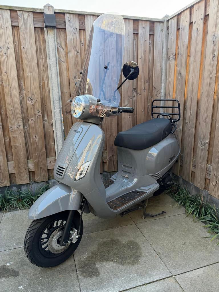 Momo snor scooter als nieuw met weinig kilometers, Ophalen, Zo goed als nieuw, Overige merken