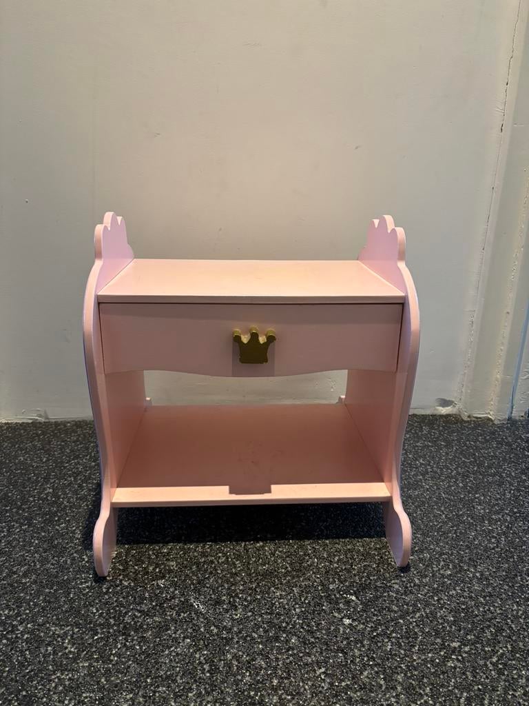 GRATIS! Prinsessen nachtkastje, Ophalen, Zo goed als nieuw, Minder dan 45 cm