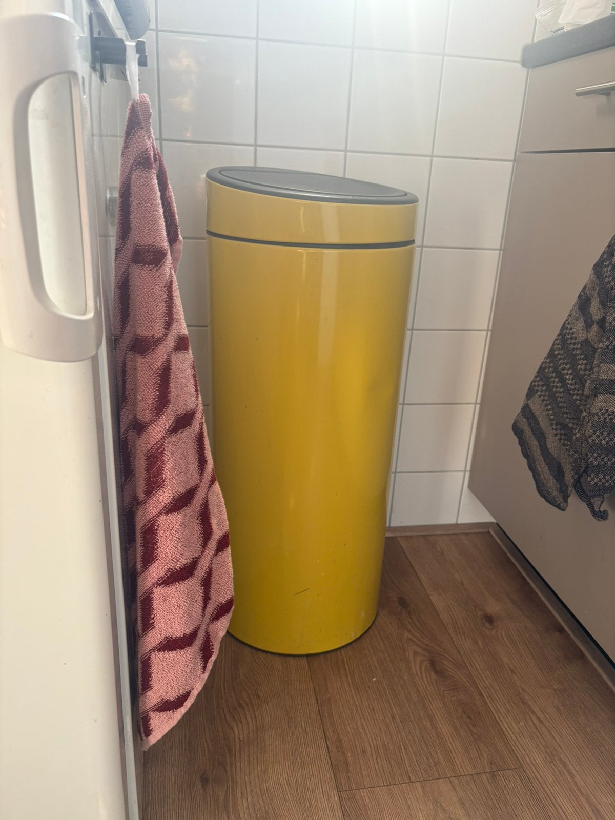 Gele brabantia prullenbak, Ophalen, Zo goed als nieuw