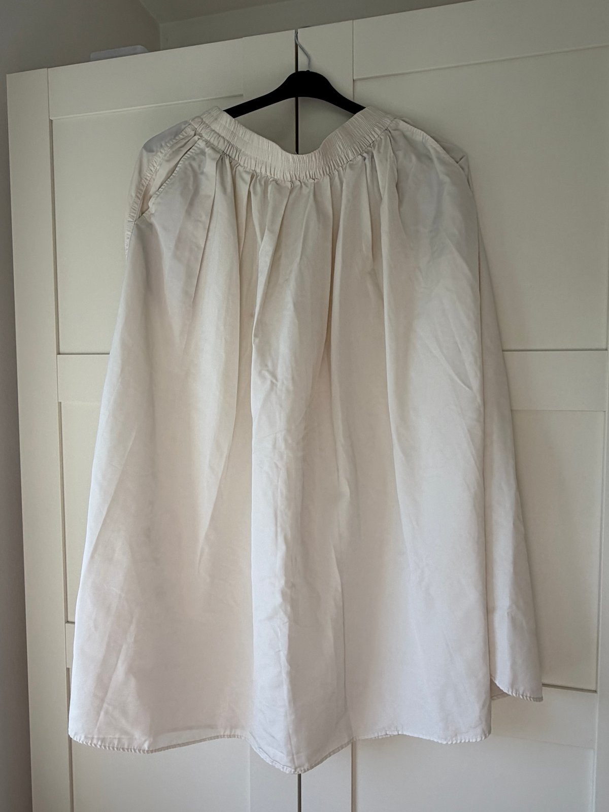 ZARA Crèmekleurige Midi Rok met Elastische Taille, Beige, Ophalen of Verzenden, Zo goed als nieuw, Maat 34 (XS) of kleiner
