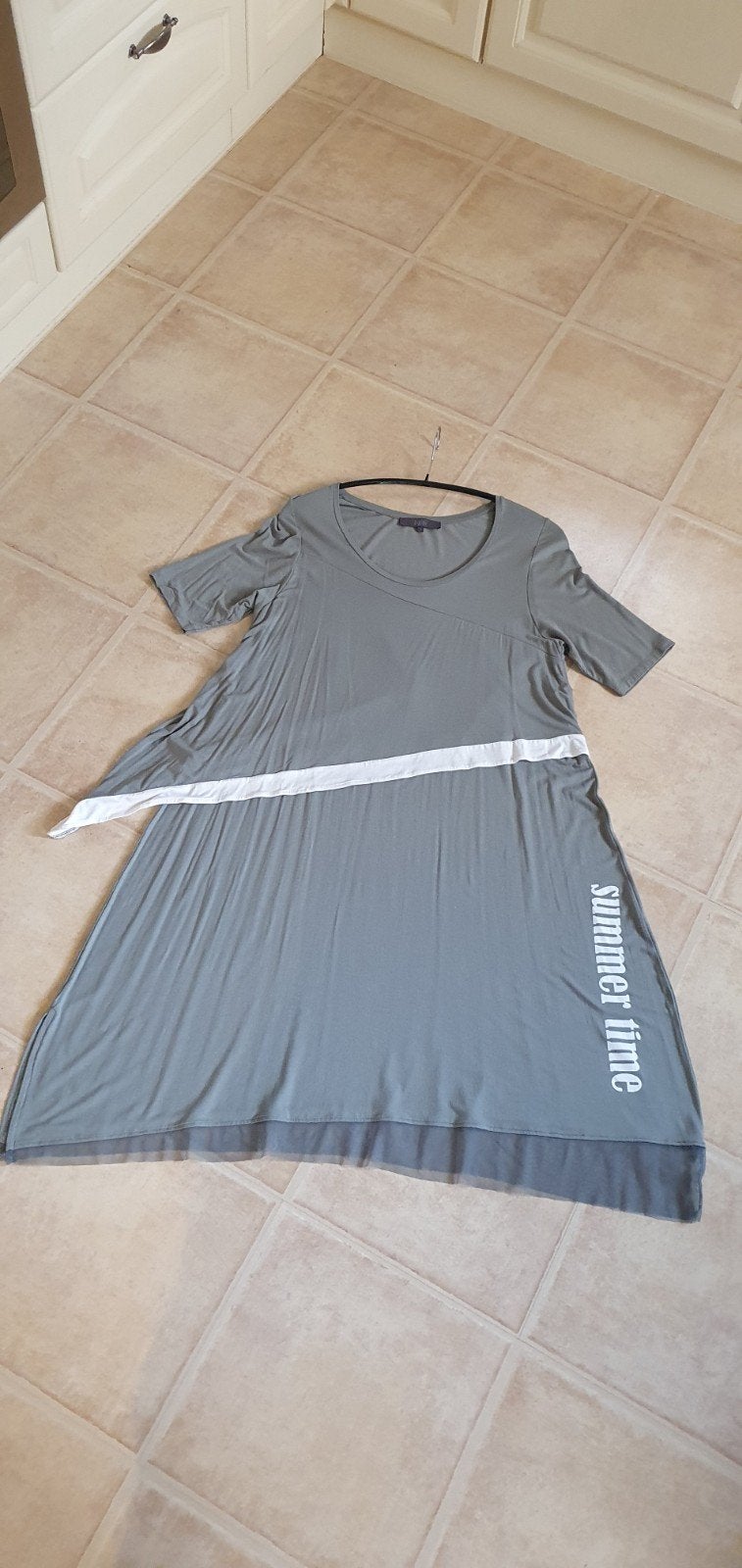 Rimini Jurk Groen met Witte Band en Tekst - Maat 4, Kleding | Dames, Rimini, Maat 46/48 (XL) of groter, Nieuw, Ophalen of Verzenden