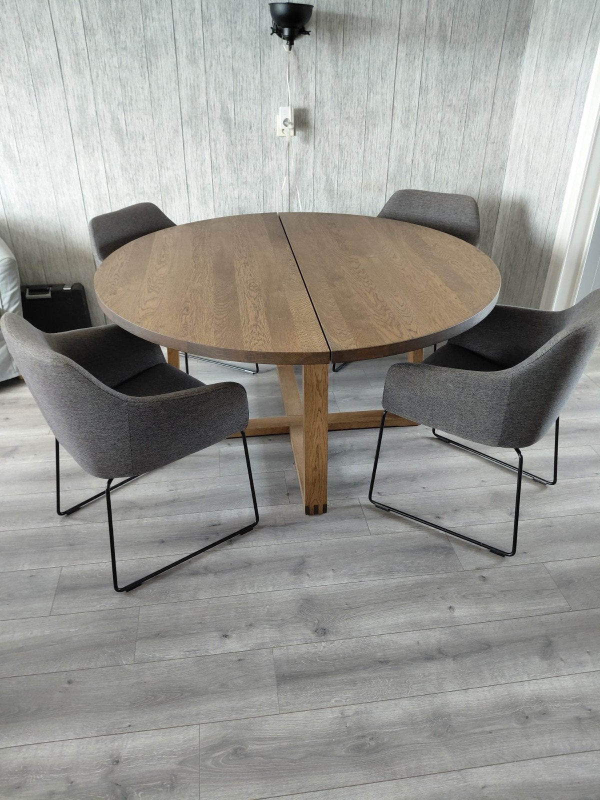 Ronde eettafel met 4 stoelen, Ophalen, Zo goed als nieuw, 4 tot 6 stoelen