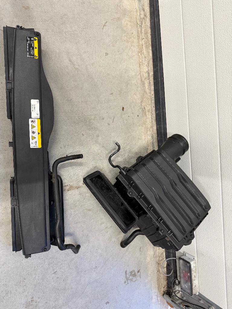VW Golf 8R  Airbox+Luchtinlaatgeleider 5WA129607 5Q0129254E, Ophalen