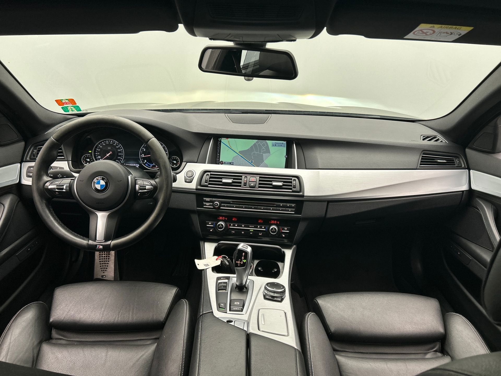 BMW 5-serie Touring 520i High Executive| M Pakket | Originee, Auto's, Automaat, Gebruikt, 2000 kg, Zwart