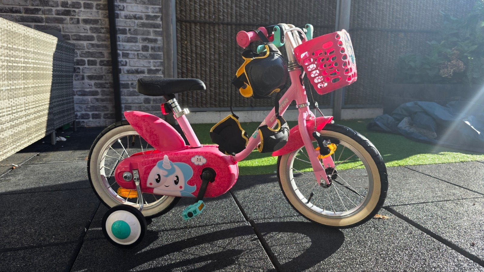 B'Twin kinderfiets 16 inch met zijwieltjes en mandje, Ophalen, Zijwieltjes, Velgrem, B'Twin