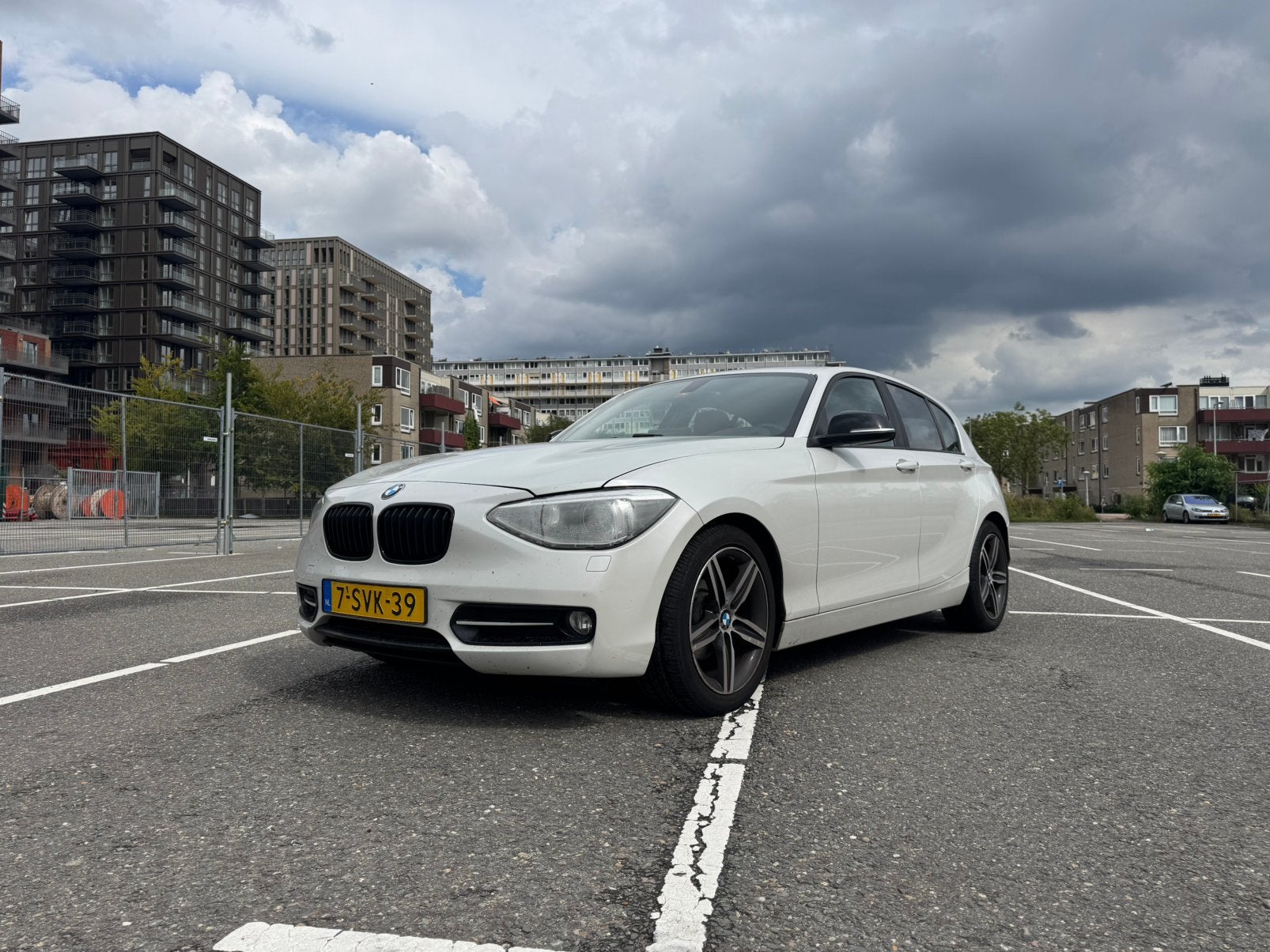 BMW 1-Serie 5-DR 2013 carplay 180pk stage 1 tune, Auto's, 1-Serie, Achterwielaandrijving, Zwart, 4 cilinders