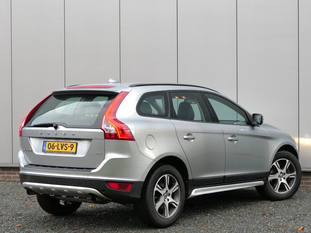 Volvo XC60 2.0T AUT Kinetic Xenon / Leer / Navi / Cruise con, Auto's, Volvo, Euro 5, Zwart, 4 cilinders, Automatische klimaatregeling