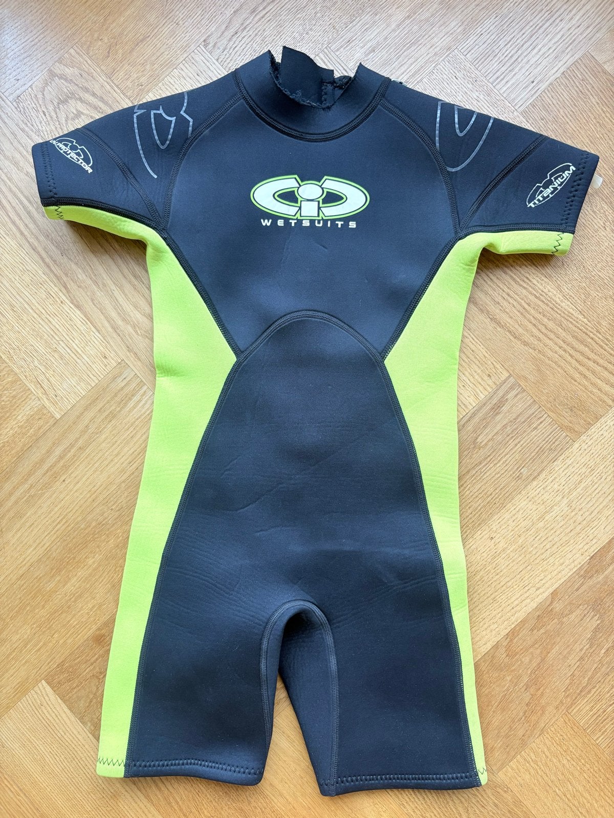 Wetsuit shorty voor kids, maat K09 (~152), Watersport en Boten, Ophalen of Verzenden, Gebruikt, Kind, Wetsuit